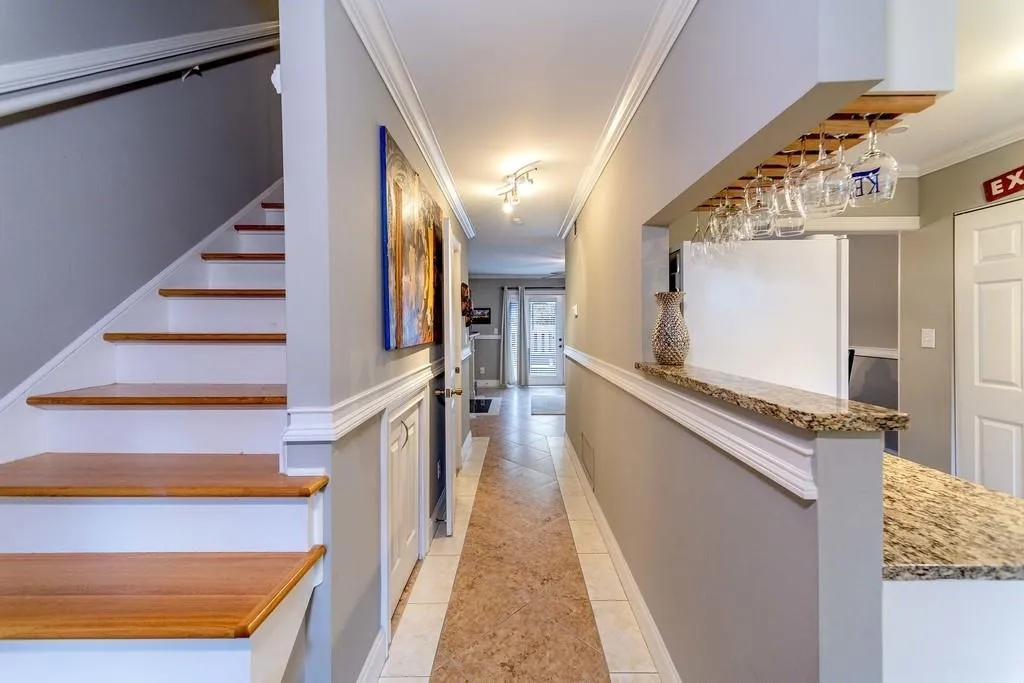 6700 Roswell Road Unit 16c, Atlanta, Georgia 30328, 2 Bedrooms Bedrooms, ,1 BathroomBathrooms,Residential,Sold,6700 Roswell Road Unit 16c,6580036