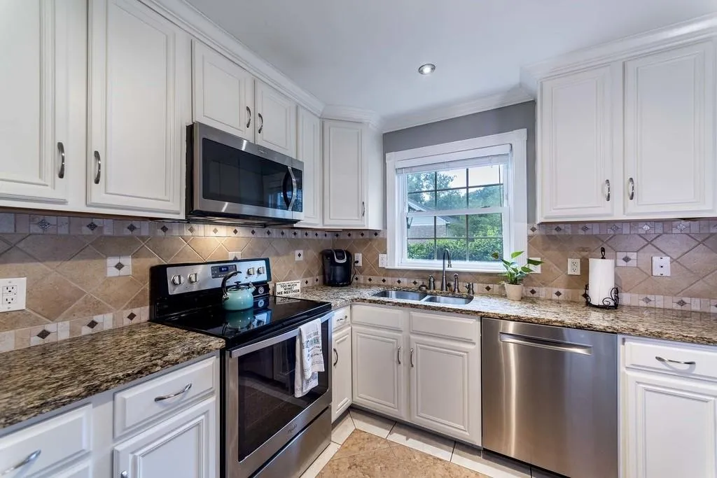 6700 Roswell Road Unit 16c, Atlanta, Georgia 30328, 2 Bedrooms Bedrooms, ,1 BathroomBathrooms,Residential,Sold,6700 Roswell Road Unit 16c,6580036