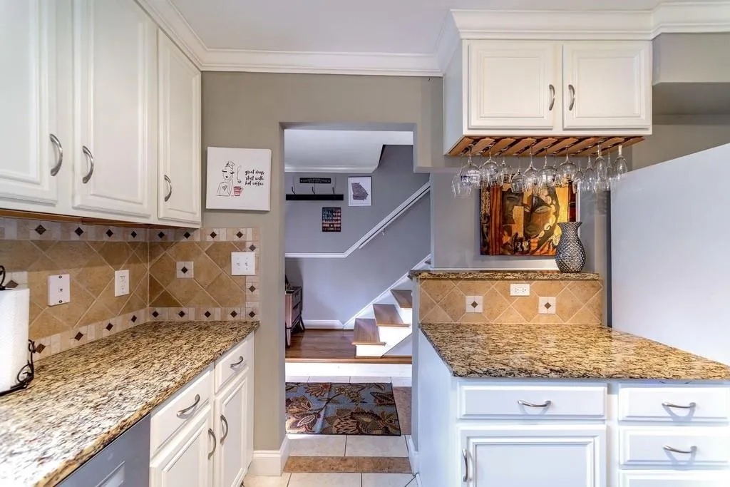 6700 Roswell Road Unit 16c, Atlanta, Georgia 30328, 2 Bedrooms Bedrooms, ,1 BathroomBathrooms,Residential,Sold,6700 Roswell Road Unit 16c,6580036