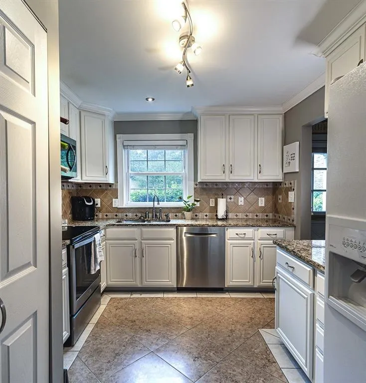 6700 Roswell Road Unit 16c, Atlanta, Georgia 30328, 2 Bedrooms Bedrooms, ,1 BathroomBathrooms,Residential,Sold,6700 Roswell Road Unit 16c,6580036