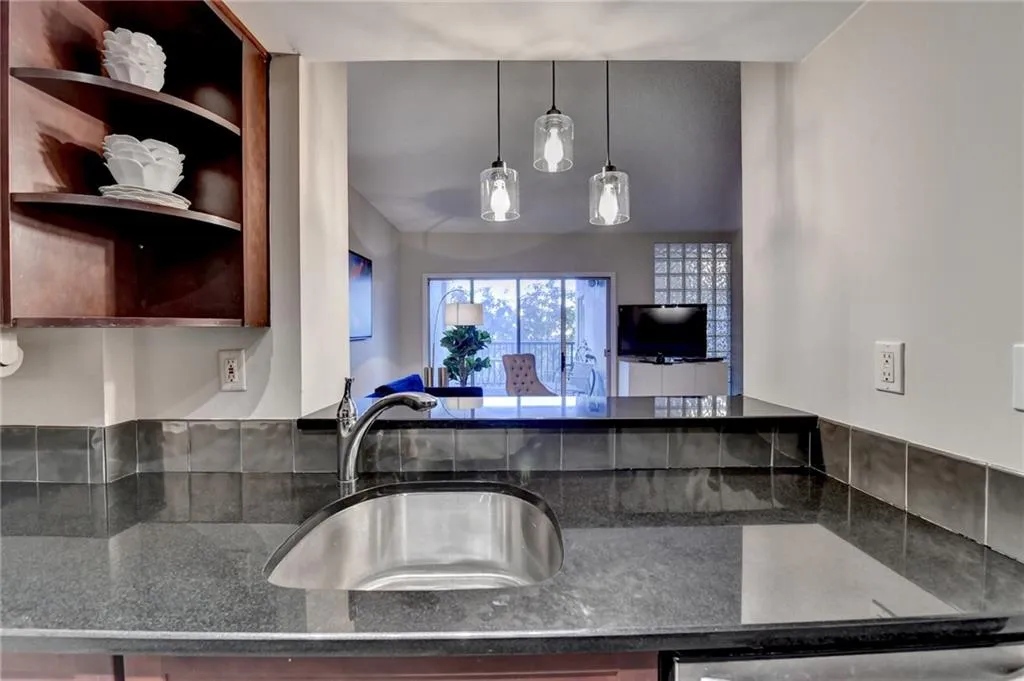 275 13th Street Ne Unit 310, Atlanta, Georgia 30309, 1 Bedroom Bedrooms, ,1 BathroomBathrooms,Residential,For Sale,275 13th Street Ne Unit 310,7648279
