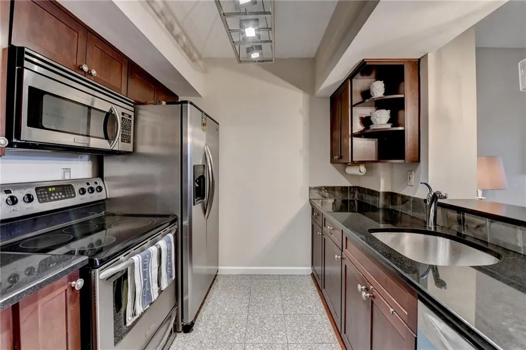 275 13th Street Ne Unit 310, Atlanta, Georgia 30309, 1 Bedroom Bedrooms, ,1 BathroomBathrooms,Residential,For Sale,275 13th Street Ne Unit 310,7648279