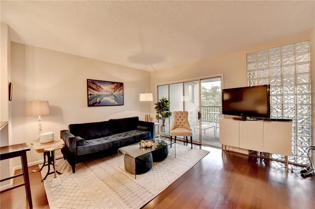 275 13th Street Ne Unit 310, Atlanta, Georgia 30309, 1 Bedroom Bedrooms, ,1 BathroomBathrooms,Residential,For Sale,275 13th Street Ne Unit 310,7648279