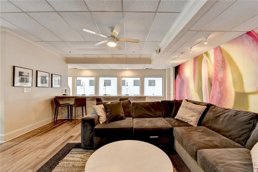 275 13th Street Ne Unit 310, Atlanta, Georgia 30309, 1 Bedroom Bedrooms, ,1 BathroomBathrooms,Residential,For Sale,275 13th Street Ne Unit 310,7648279