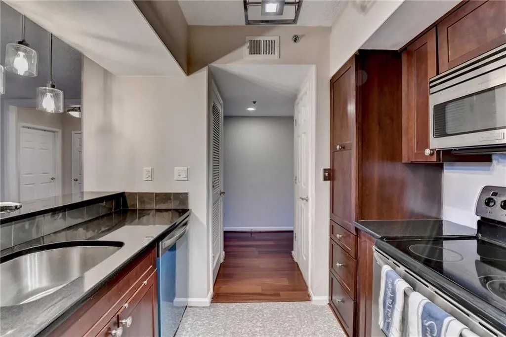 275 13th Street Ne Unit 310, Atlanta, Georgia 30309, 1 Bedroom Bedrooms, ,1 BathroomBathrooms,Residential,For Sale,275 13th Street Ne Unit 310,7648279