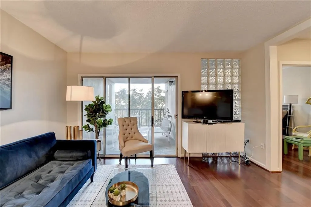 275 13th Street Ne Unit 310, Atlanta, Georgia 30309, 1 Bedroom Bedrooms, ,1 BathroomBathrooms,Residential,For Sale,275 13th Street Ne Unit 310,7648279