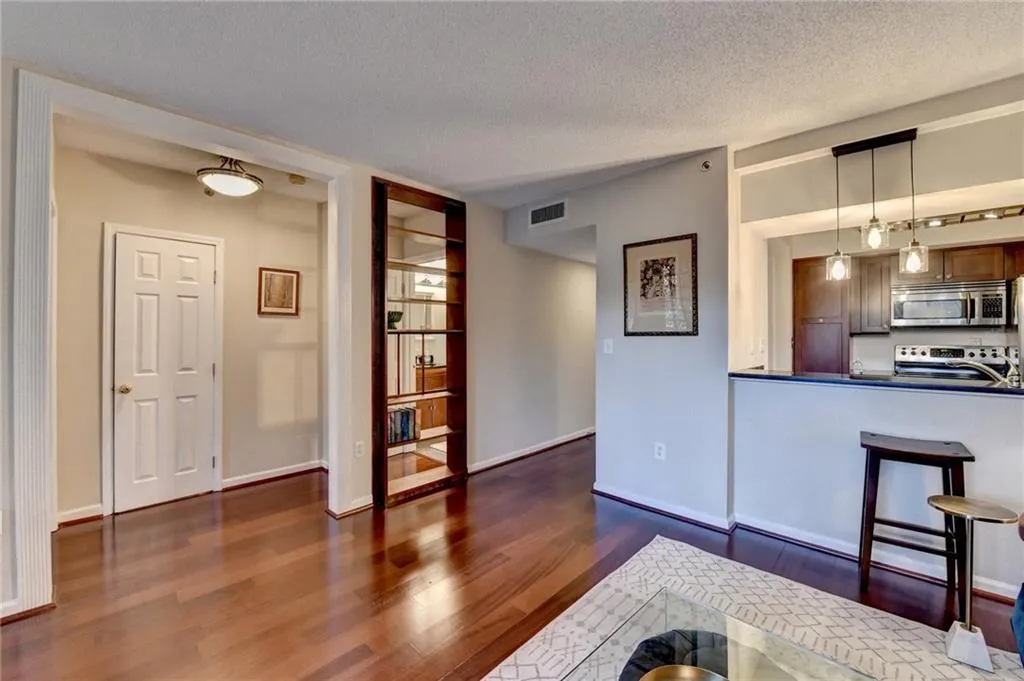 275 13th Street Ne Unit 310, Atlanta, Georgia 30309, 1 Bedroom Bedrooms, ,1 BathroomBathrooms,Residential,For Sale,275 13th Street Ne Unit 310,7648279