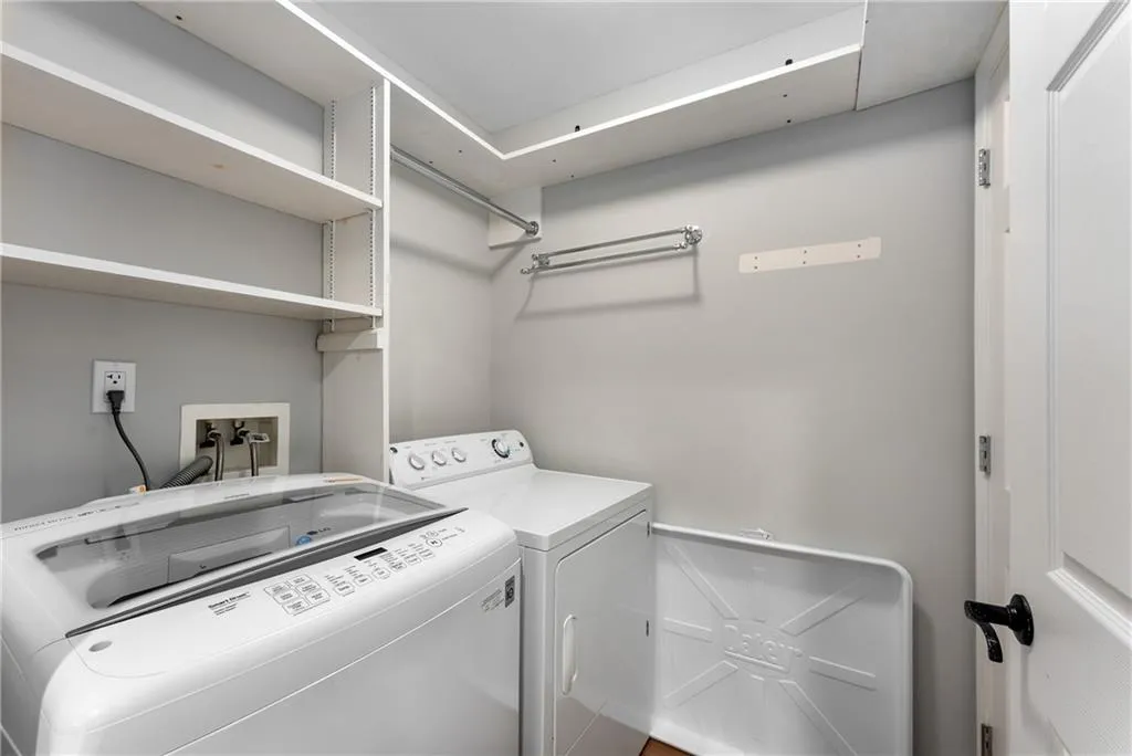 50 Biscayne Drive Nw Unit 5107, Atlanta, Georgia 30309, 2 Bedrooms Bedrooms, ,2 BathroomsBathrooms,Residential,For Sale,50 Biscayne Drive Nw Unit 5107,7602951