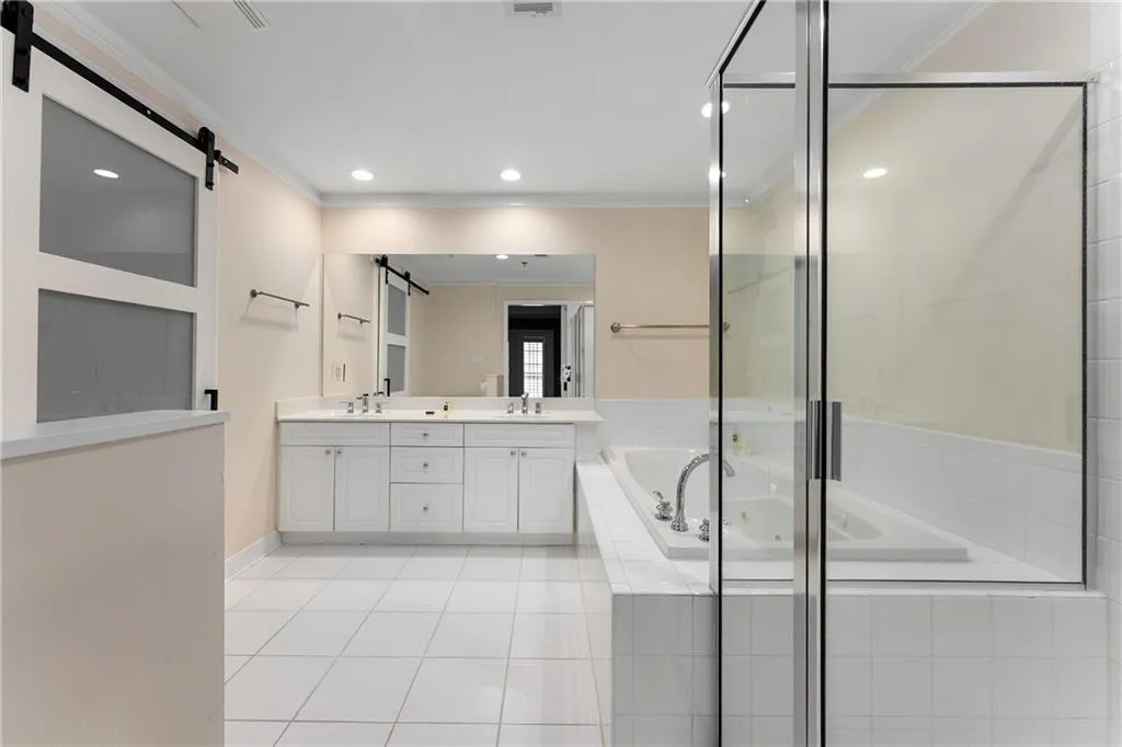 50 Biscayne Drive Nw Unit 5107, Atlanta, Georgia 30309, 2 Bedrooms Bedrooms, ,2 BathroomsBathrooms,Residential,For Sale,50 Biscayne Drive Nw Unit 5107,7602951