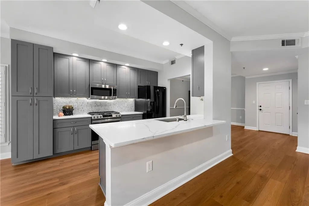 50 Biscayne Drive Nw Unit 5107, Atlanta, Georgia 30309, 2 Bedrooms Bedrooms, ,2 BathroomsBathrooms,Residential,For Sale,50 Biscayne Drive Nw Unit 5107,7602951