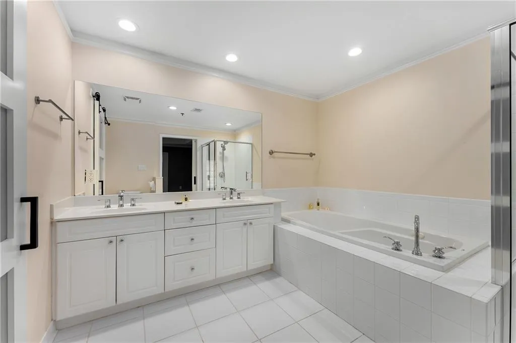 50 Biscayne Drive Nw Unit 5107, Atlanta, Georgia 30309, 2 Bedrooms Bedrooms, ,2 BathroomsBathrooms,Residential,For Sale,50 Biscayne Drive Nw Unit 5107,7602951