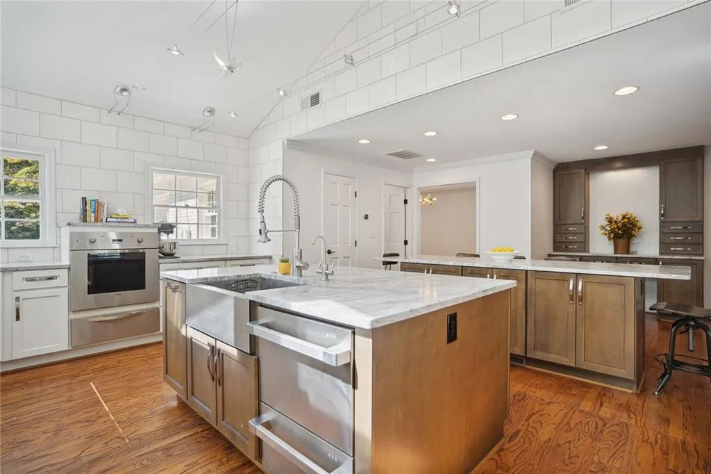 6125 Weatherly Drive, Sandy Springs, Georgia 30328, 4 Bedrooms Bedrooms, ,4 BathroomsBathrooms,Residential,Sold,6125 Weatherly Drive,7466228 6125 Weatherly Drive, Sandy Springs, Georgia 30328, 4 Bedrooms Bedrooms, ,4 BathroomsBathrooms,Residential,Sold,6125 Weatherly Drive,7466228