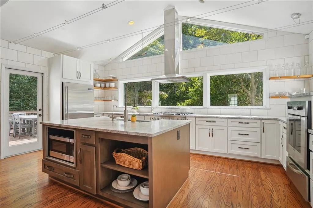 6125 Weatherly Drive, Sandy Springs, Georgia 30328, 4 Bedrooms Bedrooms, ,4 BathroomsBathrooms,Residential,Sold,6125 Weatherly Drive,7466228 6125 Weatherly Drive, Sandy Springs, Georgia 30328, 4 Bedrooms Bedrooms, ,4 BathroomsBathrooms,Residential,Sold,6125 Weatherly Drive,7466228