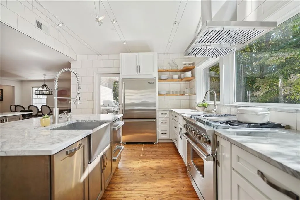 6125 Weatherly Drive, Sandy Springs, Georgia 30328, 4 Bedrooms Bedrooms, ,4 BathroomsBathrooms,Residential,Sold,6125 Weatherly Drive,7466228 6125 Weatherly Drive, Sandy Springs, Georgia 30328, 4 Bedrooms Bedrooms, ,4 BathroomsBathrooms,Residential,Sold,6125 Weatherly Drive,7466228