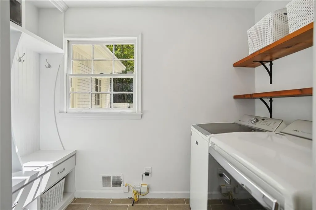 6125 Weatherly Drive, Sandy Springs, Georgia 30328, 4 Bedrooms Bedrooms, ,4 BathroomsBathrooms,Residential,Sold,6125 Weatherly Drive,7466228 6125 Weatherly Drive, Sandy Springs, Georgia 30328, 4 Bedrooms Bedrooms, ,4 BathroomsBathrooms,Residential,Sold,6125 Weatherly Drive,7466228