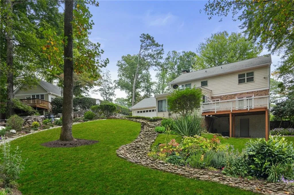 Virtually enhanced backyard - see the possibilities!