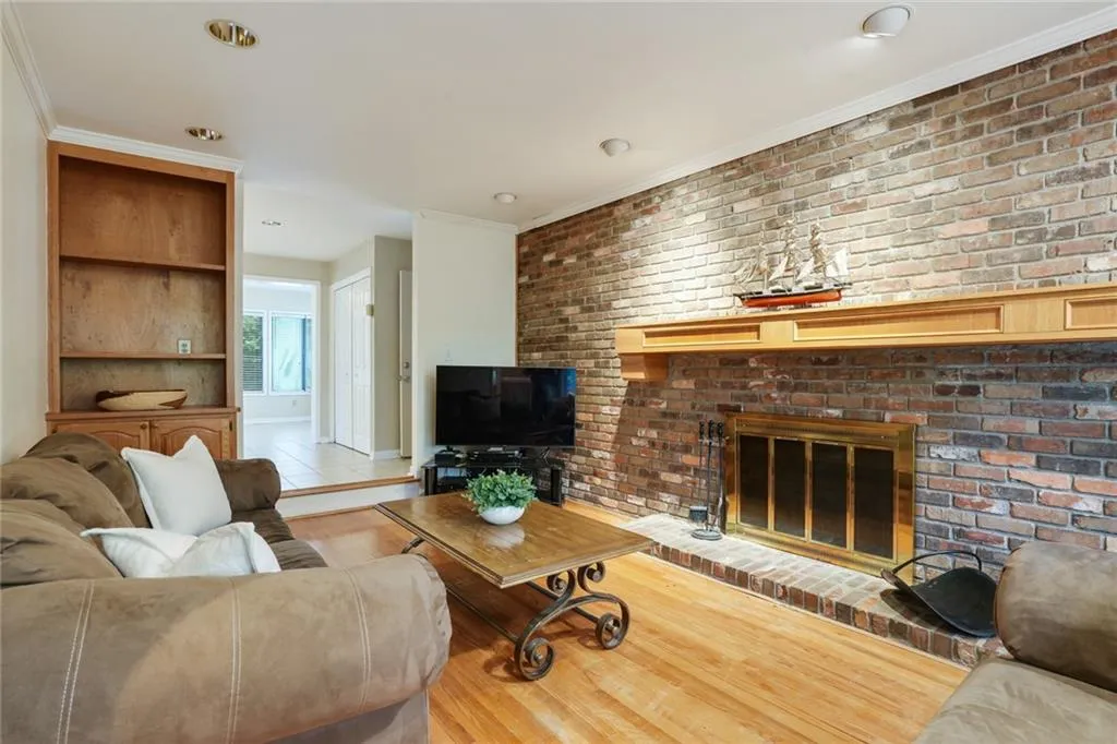 330 Thornwood Drive, Atlanta, Georgia 30328, 4 Bedrooms Bedrooms, ,2 BathroomsBathrooms,Residential,Sold,330 Thornwood Drive,7466813