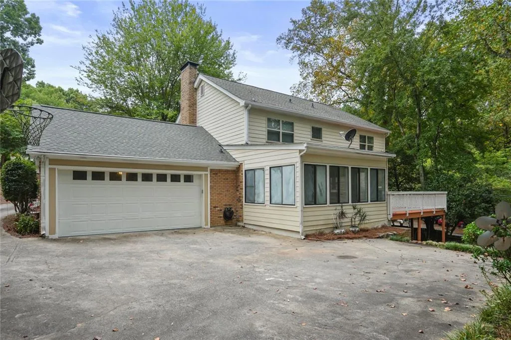 330 Thornwood Drive, Atlanta, Georgia 30328, 4 Bedrooms Bedrooms, ,2 BathroomsBathrooms,Residential,Sold,330 Thornwood Drive,7466813