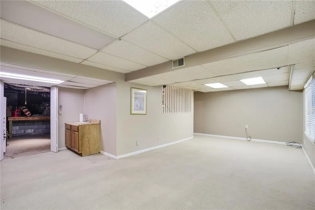 Dedicated office - no closet