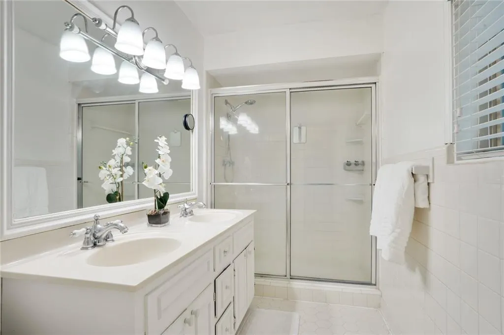 330 Thornwood Drive, Atlanta, Georgia 30328, 4 Bedrooms Bedrooms, ,2 BathroomsBathrooms,Residential,Sold,330 Thornwood Drive,7466813