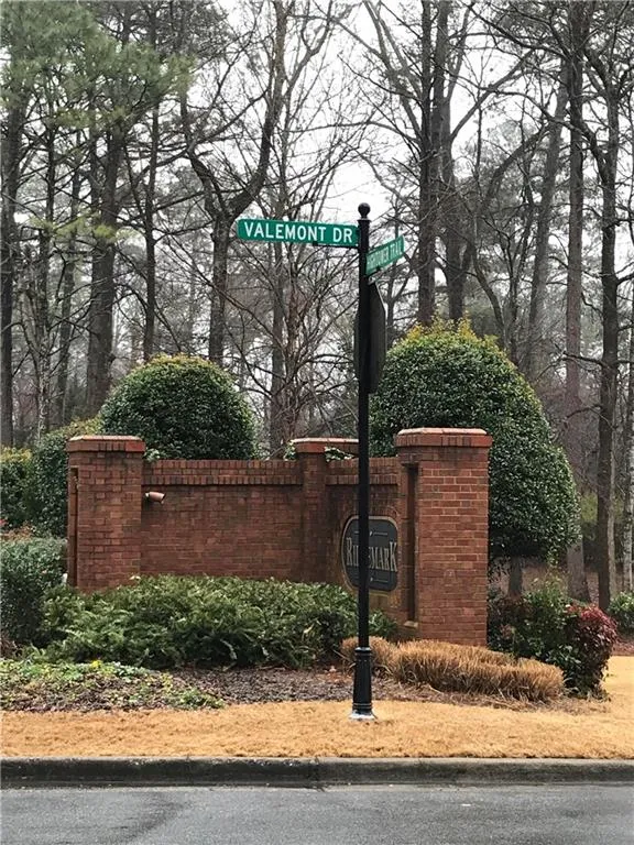 8410 Valemont Drive, Sandy Springs, Georgia 30350, 4 Bedrooms Bedrooms, ,4 BathroomsBathrooms,Residential,Sold,8410 Valemont Drive,5963645