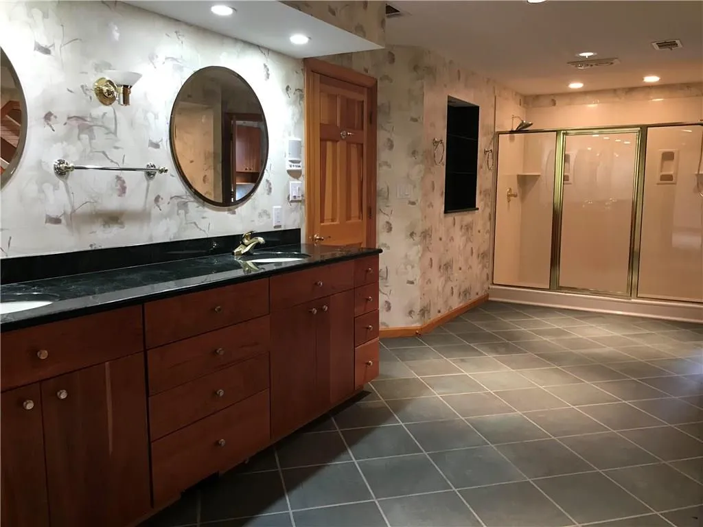 8410 Valemont Drive, Sandy Springs, Georgia 30350, 4 Bedrooms Bedrooms, ,4 BathroomsBathrooms,Residential,Sold,8410 Valemont Drive,5963645