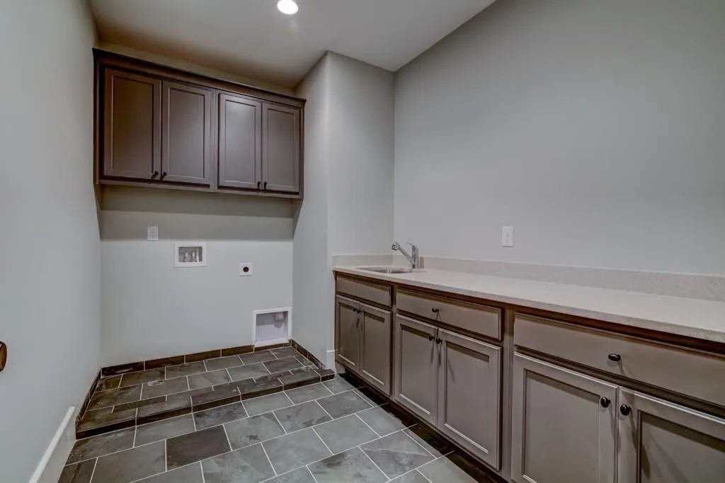 447 Brookfield Drive Ne, Sandy Springs, Georgia 30342, 5 Bedrooms Bedrooms, ,5 BathroomsBathrooms,Residential,Sold,447 Brookfield Drive Ne,5934099