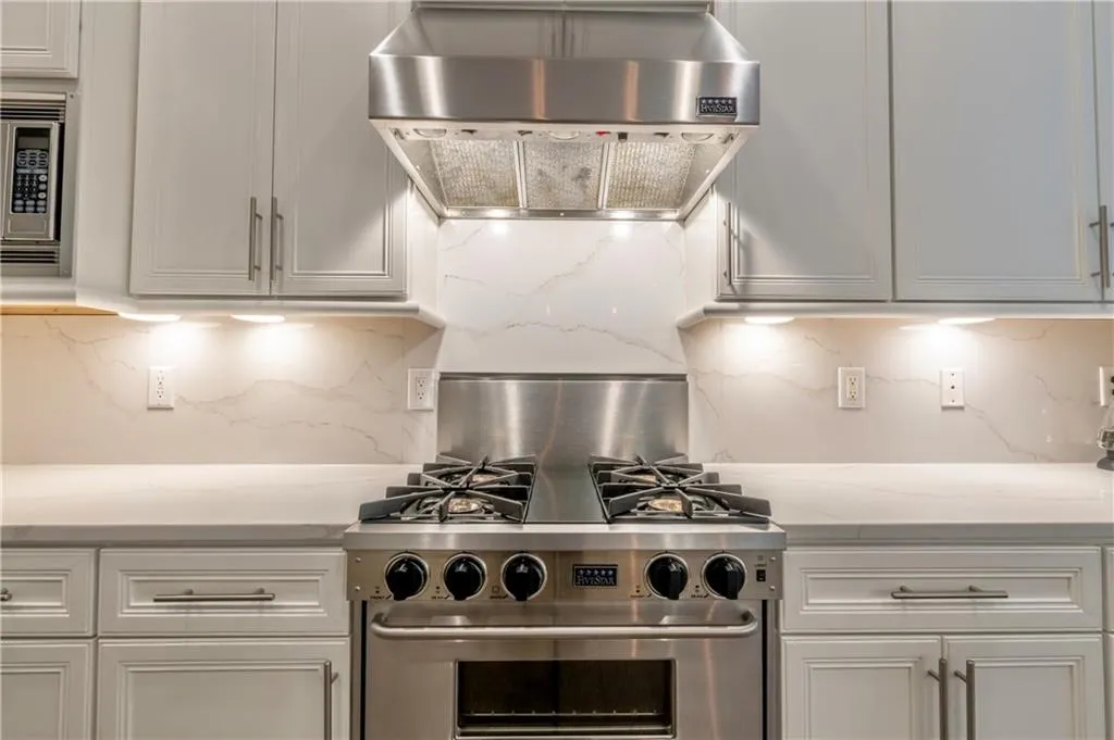 5458 Battery Lane, Atlanta, Georgia 30342, 4 Bedrooms Bedrooms, ,4 BathroomsBathrooms,Residential,Sold,5458 Battery Lane,6739522