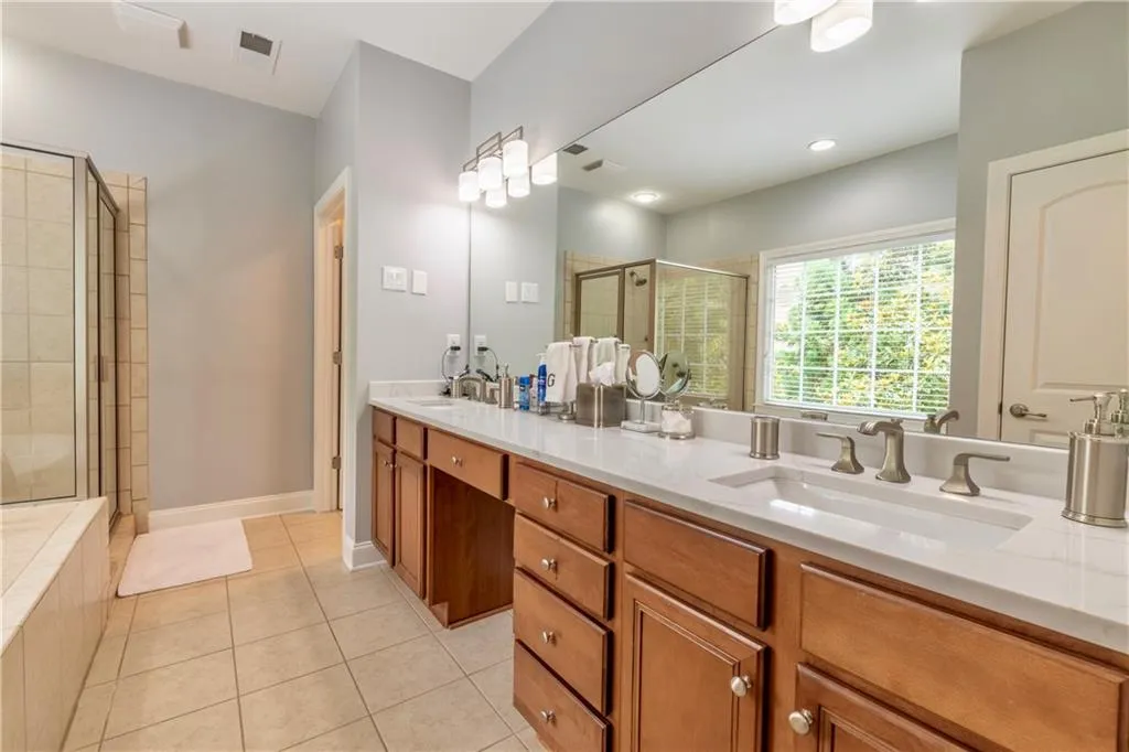 5458 Battery Lane, Atlanta, Georgia 30342, 4 Bedrooms Bedrooms, ,4 BathroomsBathrooms,Residential,Sold,5458 Battery Lane,6739522