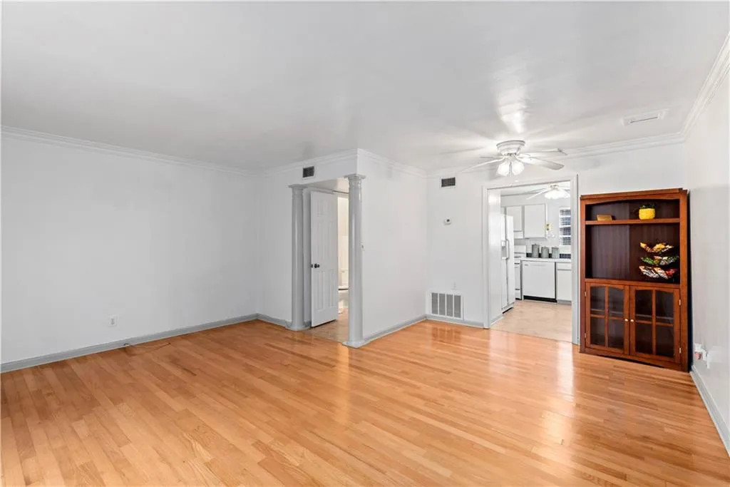 5623 Kingsport Drive Unit 9, Atlanta, Georgia 30342, 2 Bedrooms Bedrooms, ,1 BathroomBathrooms,Residential,Sold,5623 Kingsport Drive Unit 9,6968145