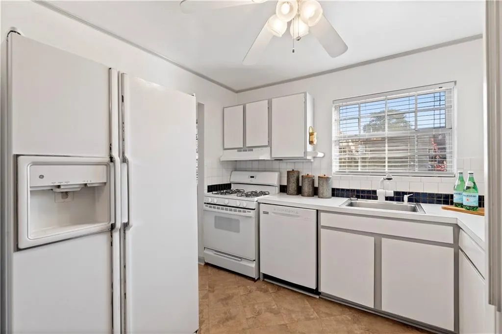 5623 Kingsport Drive Unit 9, Atlanta, Georgia 30342, 2 Bedrooms Bedrooms, ,1 BathroomBathrooms,Residential,Sold,5623 Kingsport Drive Unit 9,6968145