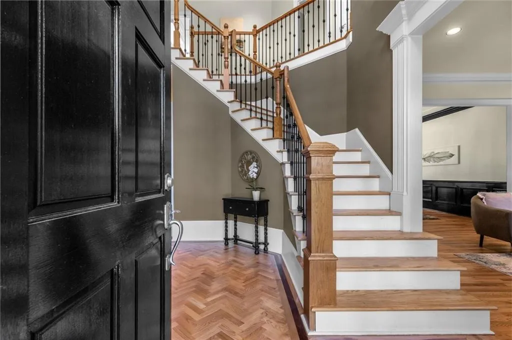 175 Trimble Crest Drive, Sandy Springs, Georgia 30342, 6 Bedrooms Bedrooms, ,6 BathroomsBathrooms,Residential,Sold,175 Trimble Crest Drive,7127348