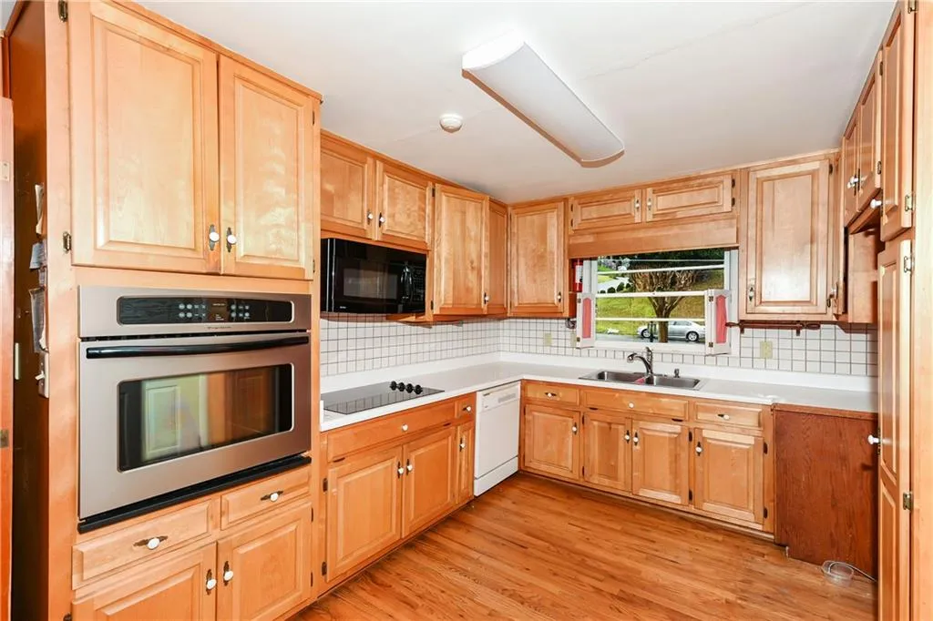 455 Forest Valley Road, Sandy Springs, Georgia 30342, 5 Bedrooms Bedrooms, ,3 BathroomsBathrooms,Residential,Sold,455 Forest Valley Road,6699212