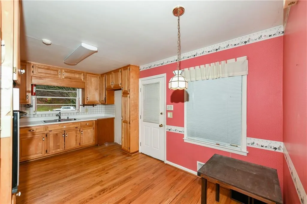 455 Forest Valley Road, Sandy Springs, Georgia 30342, 5 Bedrooms Bedrooms, ,3 BathroomsBathrooms,Residential,Sold,455 Forest Valley Road,6699212