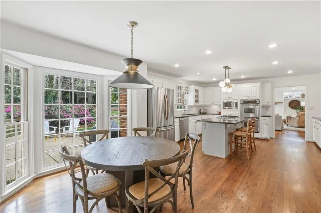 770 Weatherly Lane, Atlanta, Georgia 30328, 5 Bedrooms Bedrooms, ,2 BathroomsBathrooms,Residential,Sold,770 Weatherly Lane,6880981