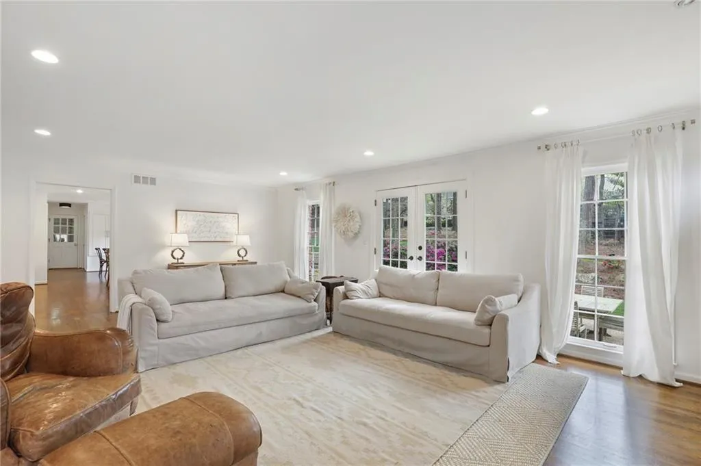 770 Weatherly Lane, Atlanta, Georgia 30328, 5 Bedrooms Bedrooms, ,2 BathroomsBathrooms,Residential,Sold,770 Weatherly Lane,6880981