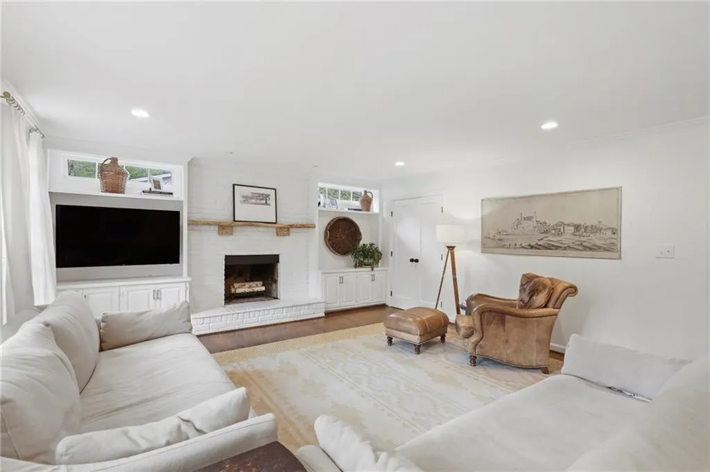 770 Weatherly Lane, Atlanta, Georgia 30328, 5 Bedrooms Bedrooms, ,2 BathroomsBathrooms,Residential,Sold,770 Weatherly Lane,6880981