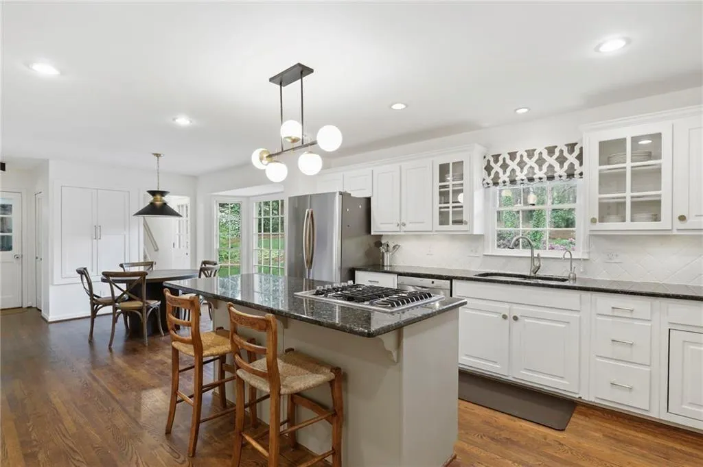 770 Weatherly Lane, Atlanta, Georgia 30328, 5 Bedrooms Bedrooms, ,2 BathroomsBathrooms,Residential,Sold,770 Weatherly Lane,6880981