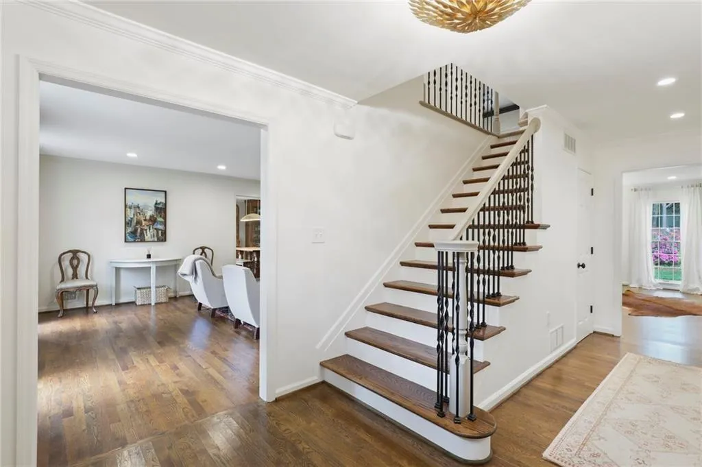 770 Weatherly Lane, Atlanta, Georgia 30328, 5 Bedrooms Bedrooms, ,2 BathroomsBathrooms,Residential,Sold,770 Weatherly Lane,6880981