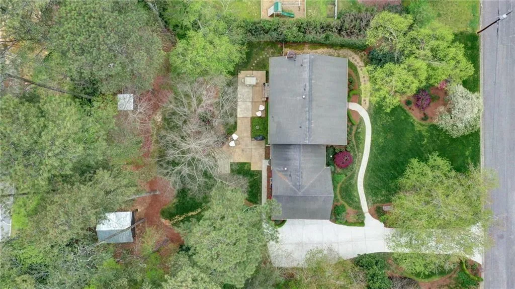 770 Weatherly Lane, Atlanta, Georgia 30328, 5 Bedrooms Bedrooms, ,2 BathroomsBathrooms,Residential,Sold,770 Weatherly Lane,6880981