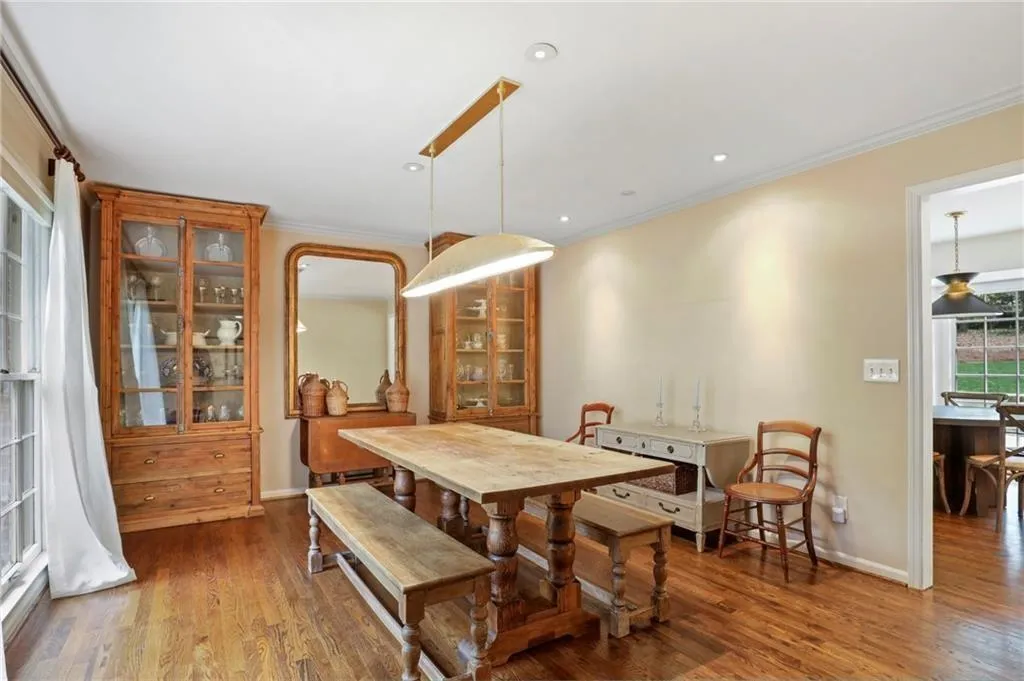 770 Weatherly Lane, Atlanta, Georgia 30328, 5 Bedrooms Bedrooms, ,2 BathroomsBathrooms,Residential,Sold,770 Weatherly Lane,6880981