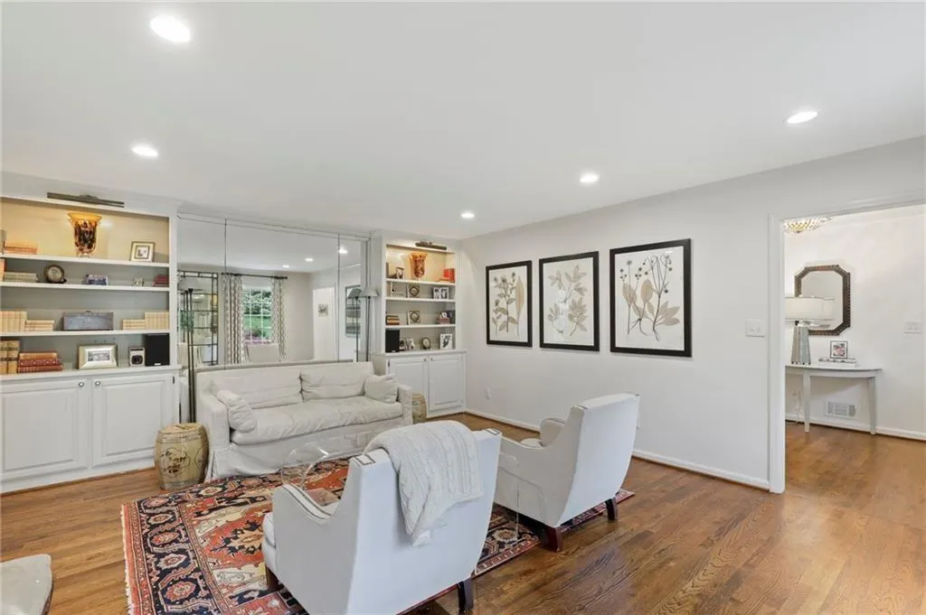 770 Weatherly Lane, Atlanta, Georgia 30328, 5 Bedrooms Bedrooms, ,2 BathroomsBathrooms,Residential,Sold,770 Weatherly Lane,6880981