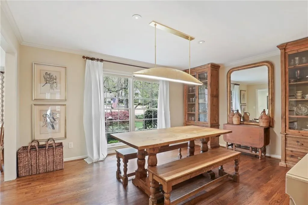 770 Weatherly Lane, Atlanta, Georgia 30328, 5 Bedrooms Bedrooms, ,2 BathroomsBathrooms,Residential,Sold,770 Weatherly Lane,6880981