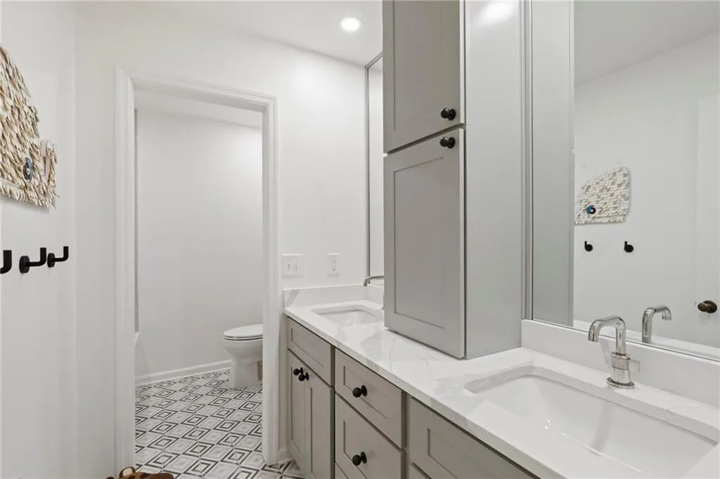 770 Weatherly Lane, Atlanta, Georgia 30328, 5 Bedrooms Bedrooms, ,2 BathroomsBathrooms,Residential,Sold,770 Weatherly Lane,6880981