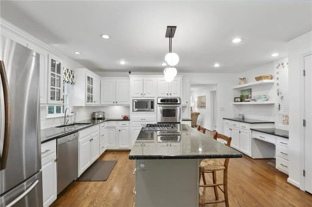 770 Weatherly Lane, Atlanta, Georgia 30328, 5 Bedrooms Bedrooms, ,2 BathroomsBathrooms,Residential,Sold,770 Weatherly Lane,6880981