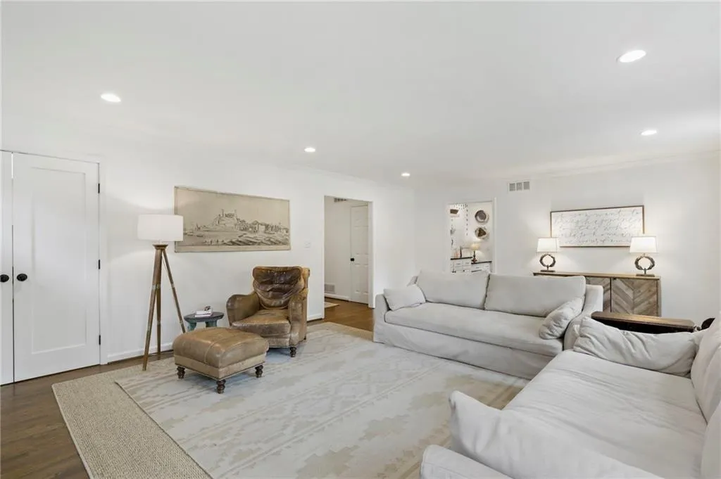 770 Weatherly Lane, Atlanta, Georgia 30328, 5 Bedrooms Bedrooms, ,2 BathroomsBathrooms,Residential,Sold,770 Weatherly Lane,6880981