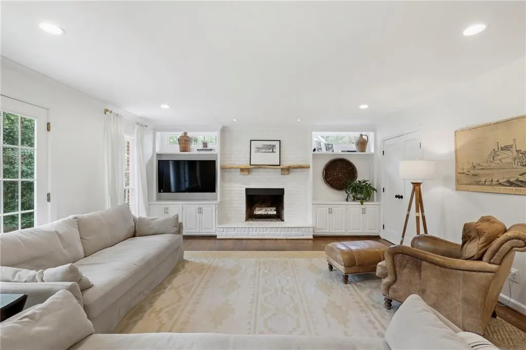 770 Weatherly Lane, Atlanta, Georgia 30328, 5 Bedrooms Bedrooms, ,2 BathroomsBathrooms,Residential,Sold,770 Weatherly Lane,6880981