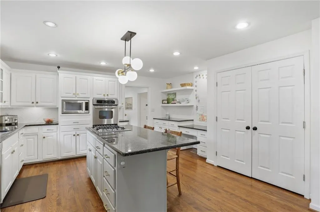 770 Weatherly Lane, Atlanta, Georgia 30328, 5 Bedrooms Bedrooms, ,2 BathroomsBathrooms,Residential,Sold,770 Weatherly Lane,6880981