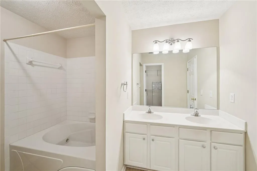 1640 Jackson Way Nw, Atlanta, Georgia 30318, 2 Bedrooms Bedrooms, ,2 BathroomsBathrooms,Residential,For Sale,1640 Jackson Way Nw,7624973