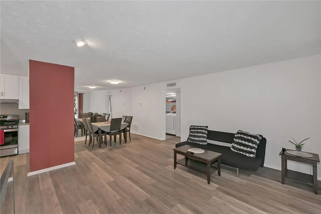 1402 Woodcliff Drive, Sandy Springs, Georgia 30350, 1 Bedroom Bedrooms, ,1 BathroomBathrooms,Residential,Sold,1402 Woodcliff Drive,6912190